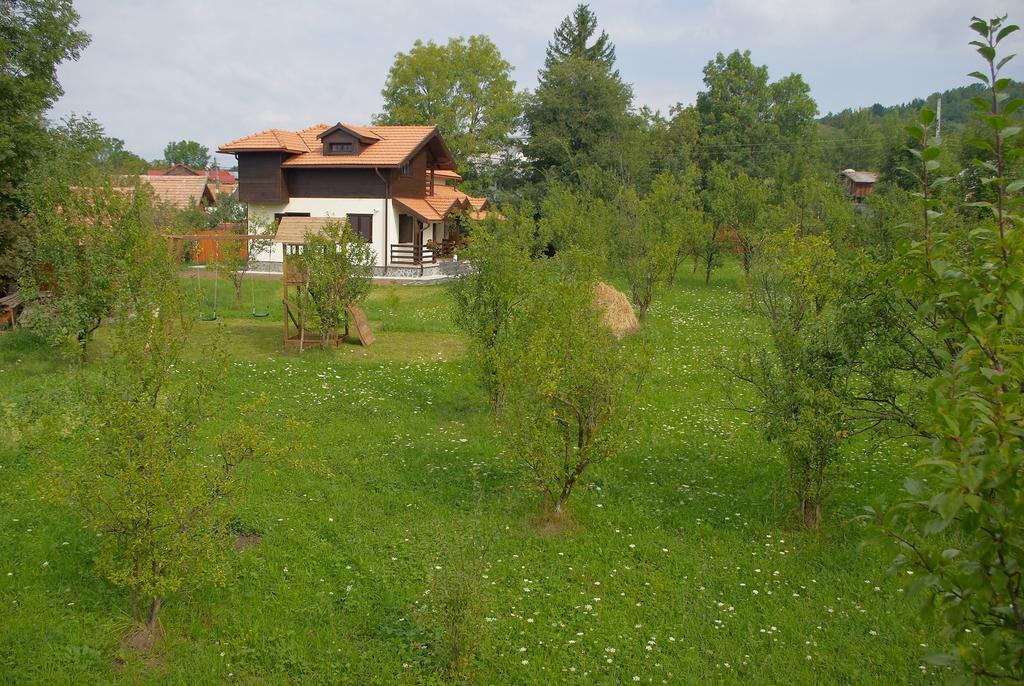 Casuta Cu Prieteni Cornu de Jos Стая снимка